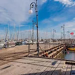 Telmar Port Sea View - 10 Minutes Walk From Finikoudes * Lárnaka