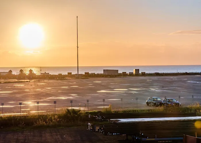 Telmar Port View - 10 Minutes Walk From Finikoudes Larnaca