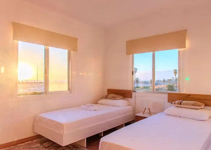 Telmar Port View - 10 Minutes Walk From Finikoudes Larnaca