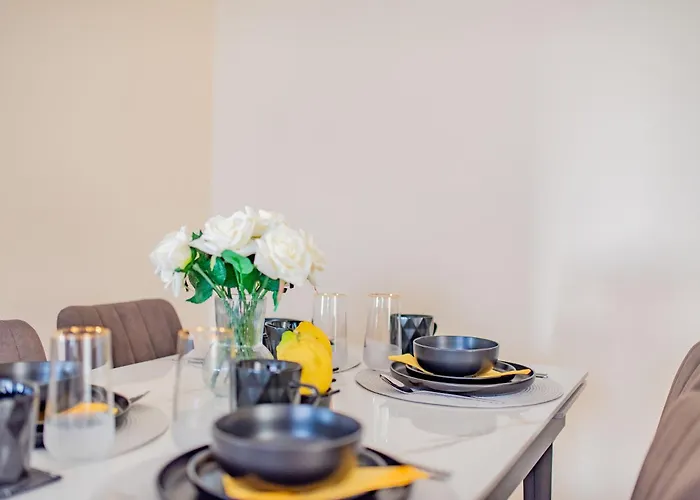 Telmar Port Sea View - 10 Minutes Walk From Finikoudes Lárnaka