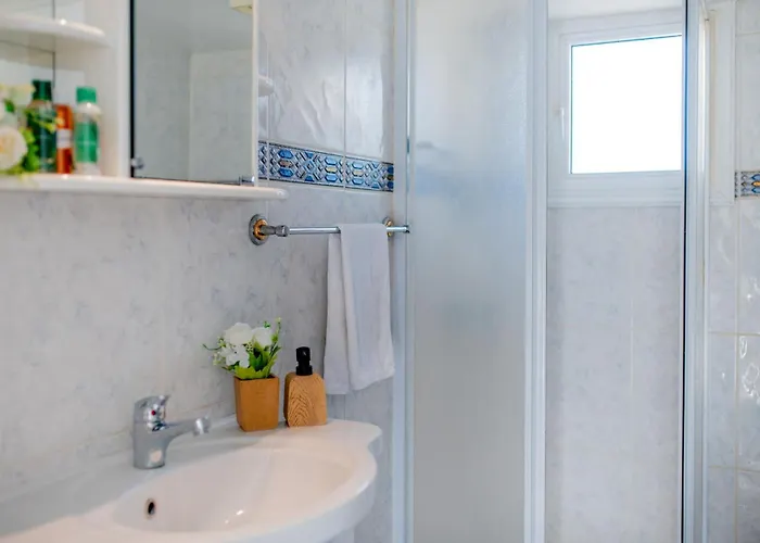 Telmar Port View - 10 Minutes Walk From Finikoudes Apartamento