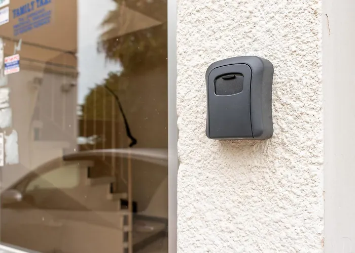 Telmar Port View - 10 Minutes Walk From Finikoudes Lárnaca