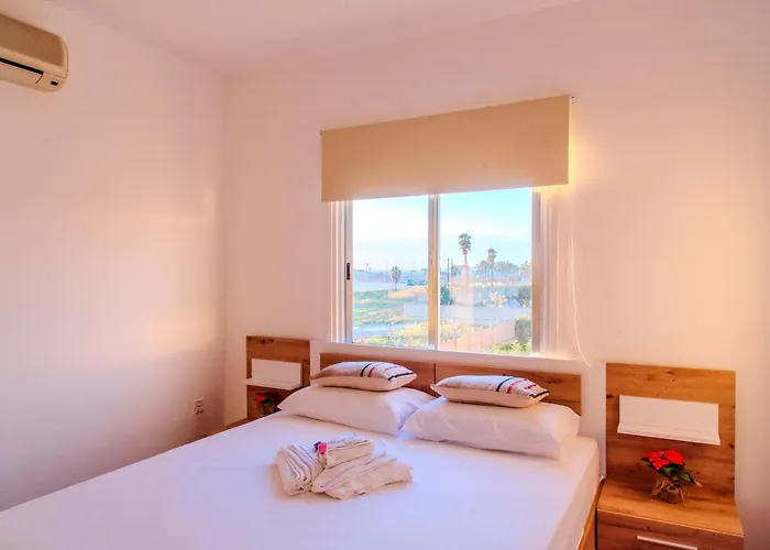 Telmar Port View - 10 Minutes Walk From Finikoudes Appartement *