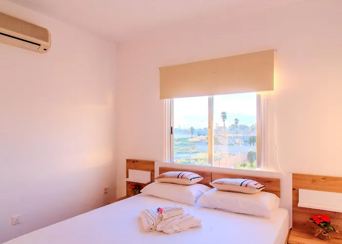 Telmar Port View - 10 Minutes Walk From Finikoudes Appartement *