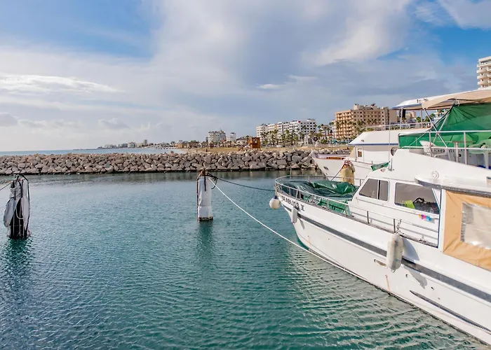 Telmar Port View - 10 Minutes Walk From Finikoudes Appartement