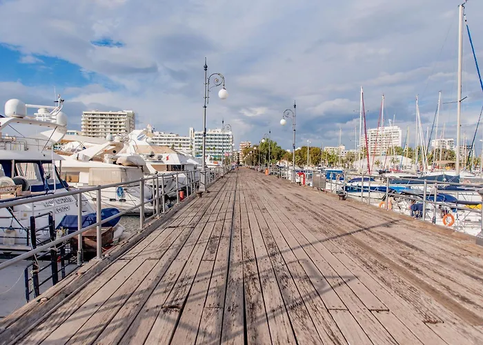 Telmar Port View - 10 Minutes Walk From Finikoudes Appartement